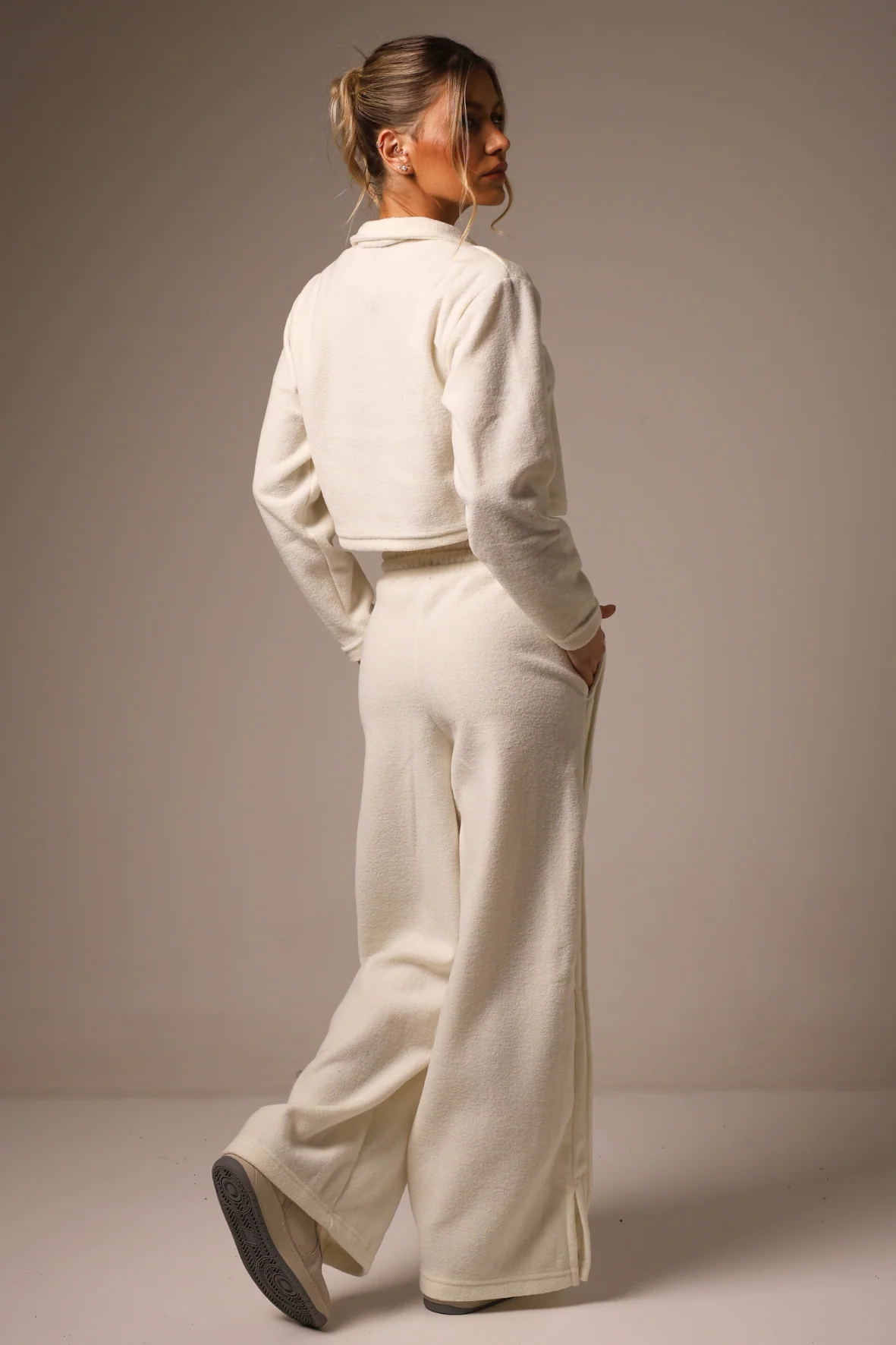 Long Sleeve Cropped Boucle White - Image 3