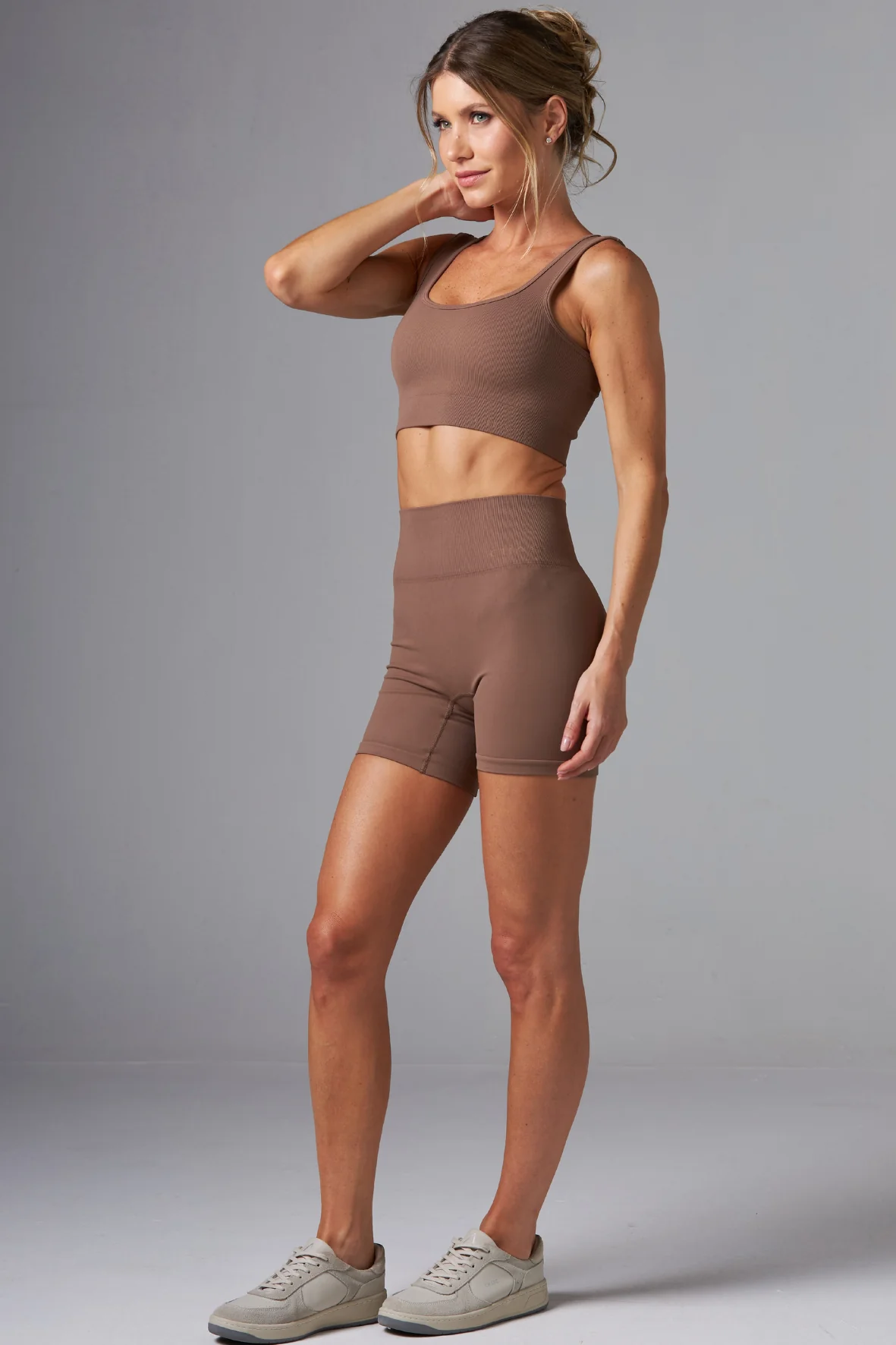 Short Outsider Seamless Brown - Image 2