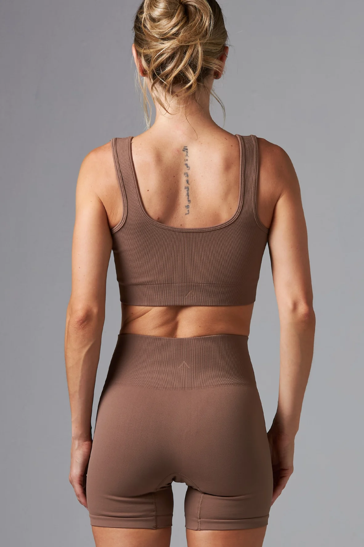 Short Outsider Seamless Brown - Image 3