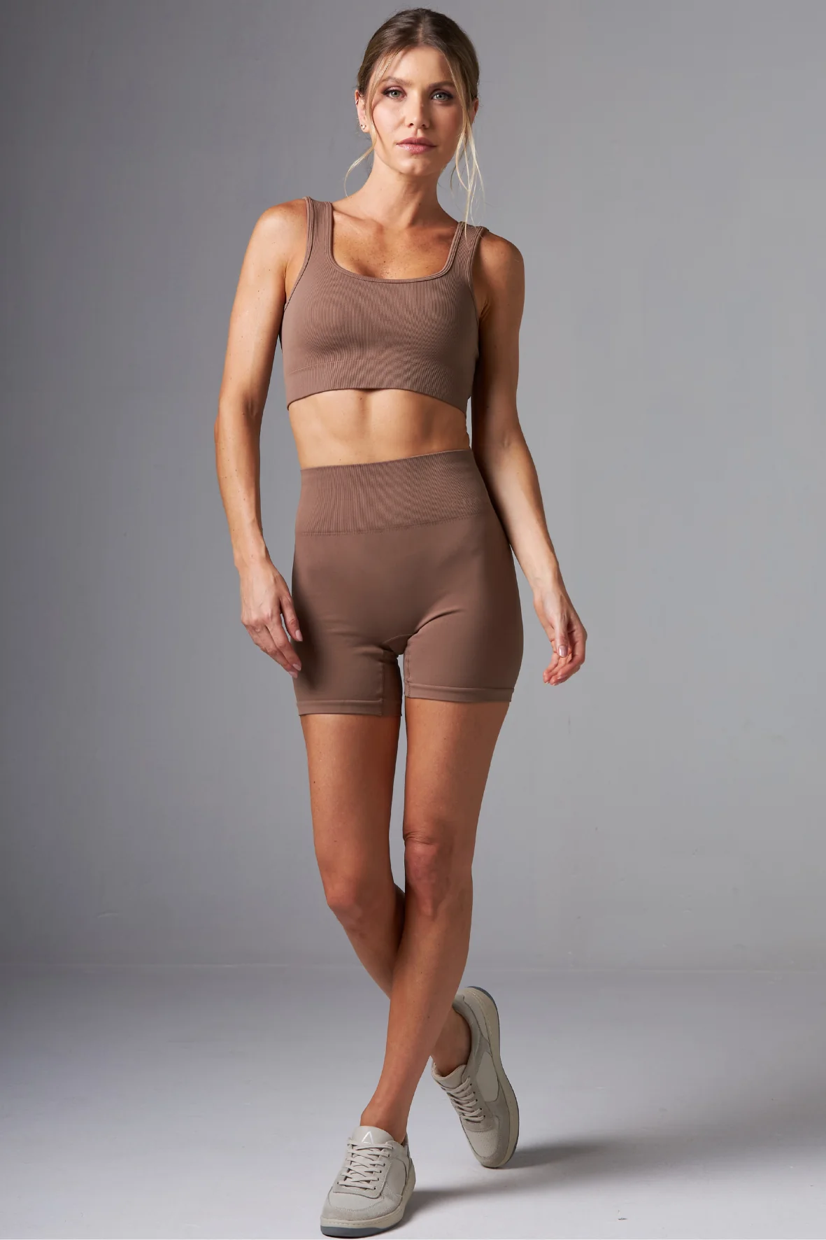 Short Outsider Seamless Brown - Image 4