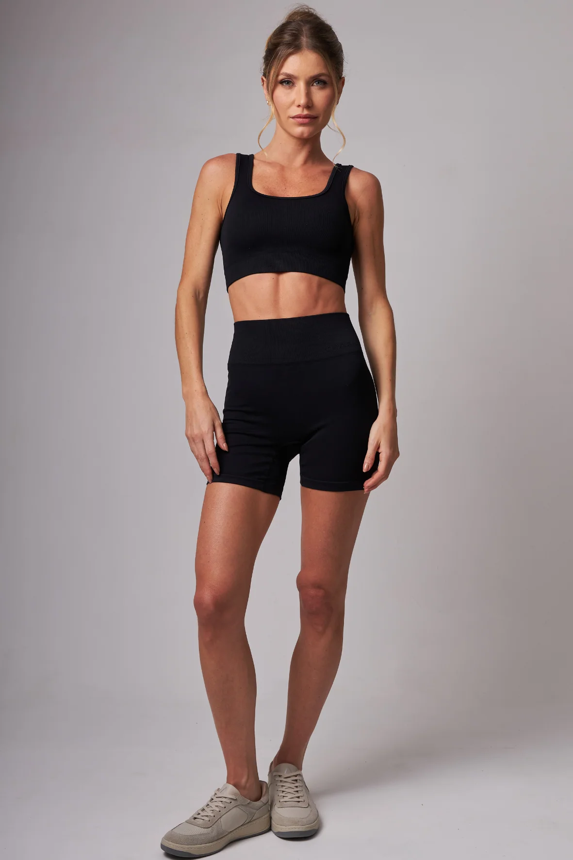 Short Outsider Seamless Black - Image 4