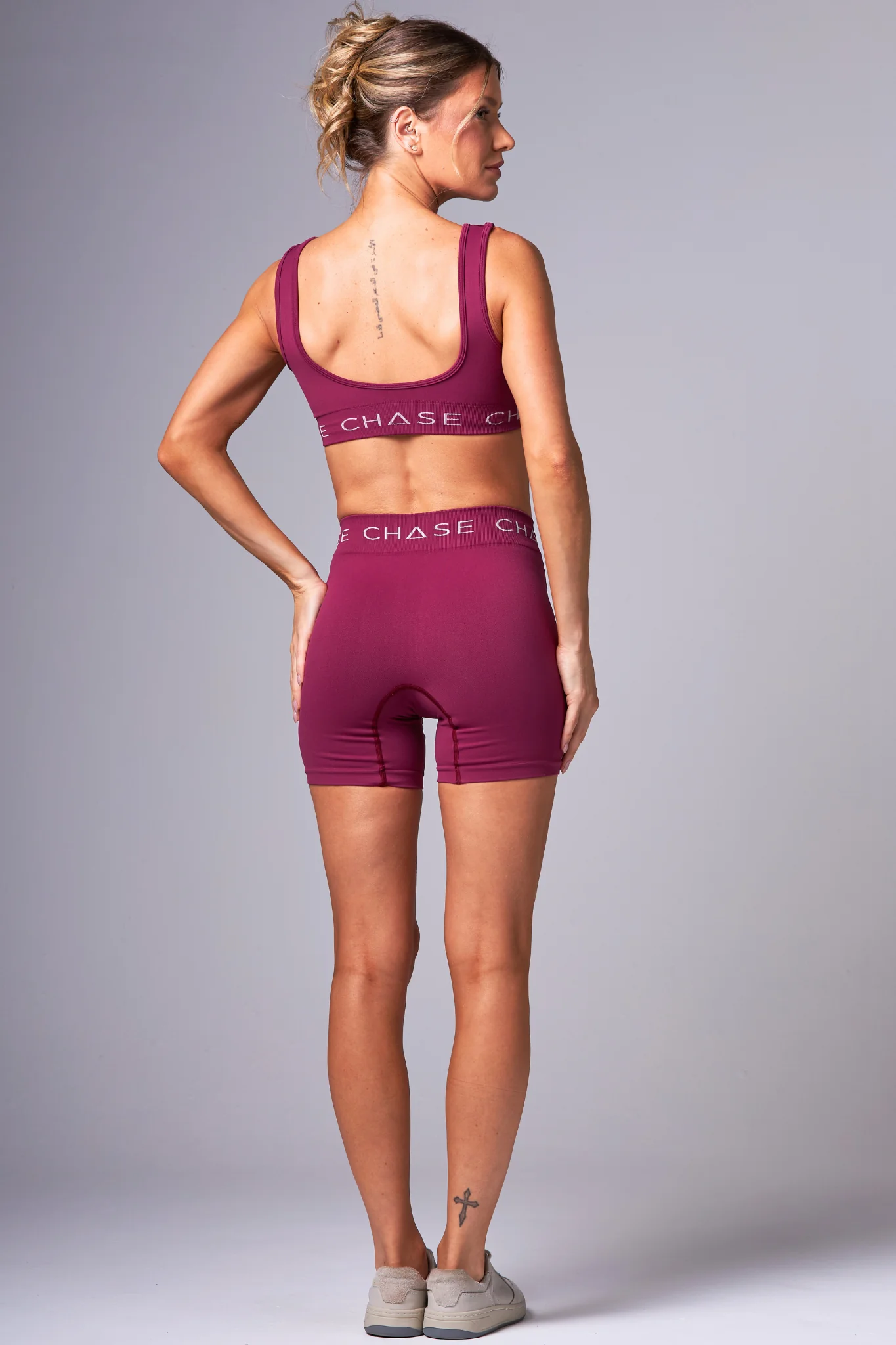 Short Signature Seamless Cherry - Image 4
