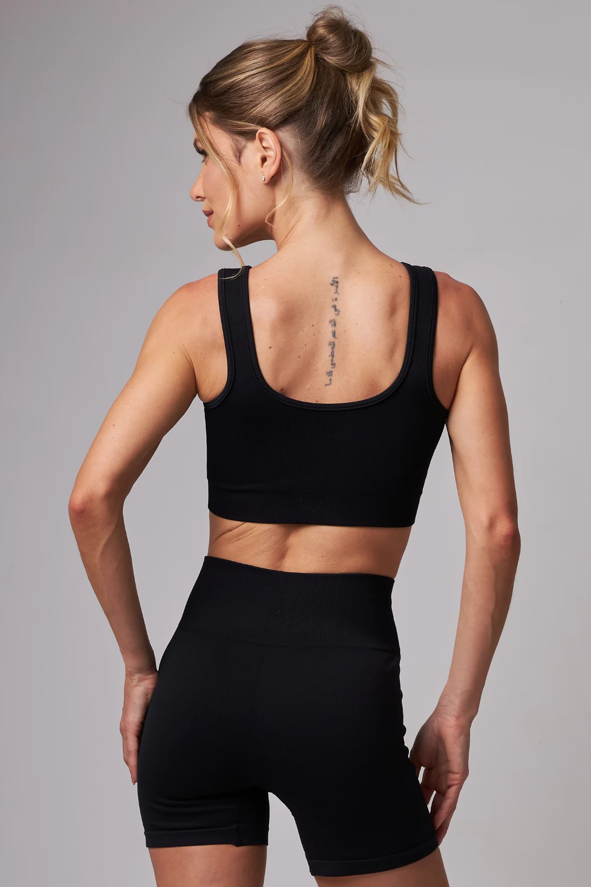 Top Outsider Seamless Black - Image 5